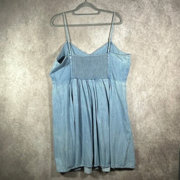 Gap Mini Dress Womens 20 Blue Denim Light Wash Babydoll‎ Smocked Sleeveless Boho - Picture 4 of 9